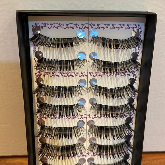 False lashes - Picture 2 of 2